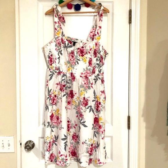 torrid Dresses & Skirts - NWT Torrid Ivory Floral Shoulder Tie Mini Dress